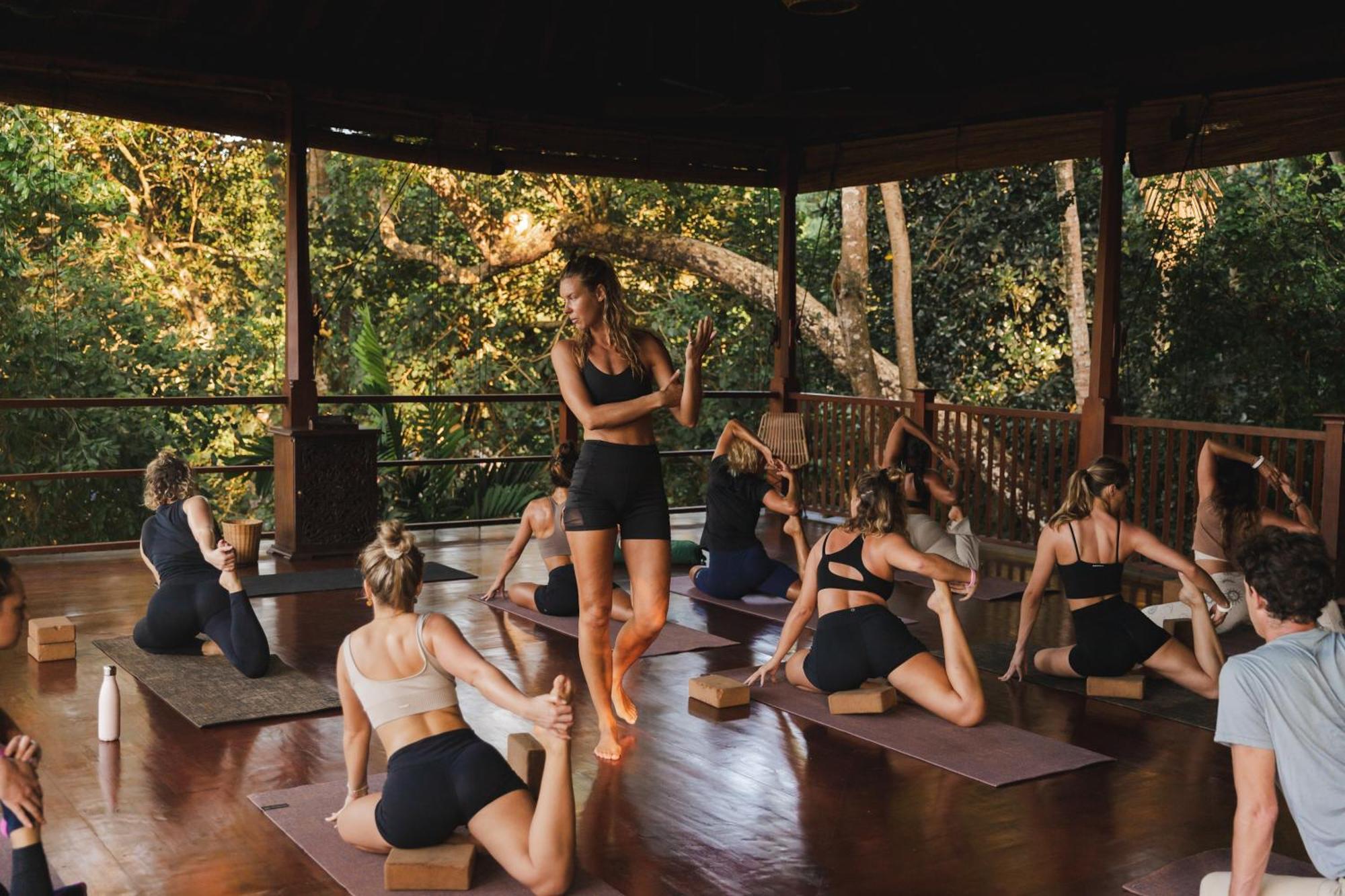 The Salty Pelican Yoga & Surf Retreat Dikwella Eksteriør billede